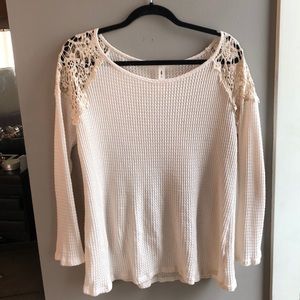 White knit long sleeve with beautiful lace detail!